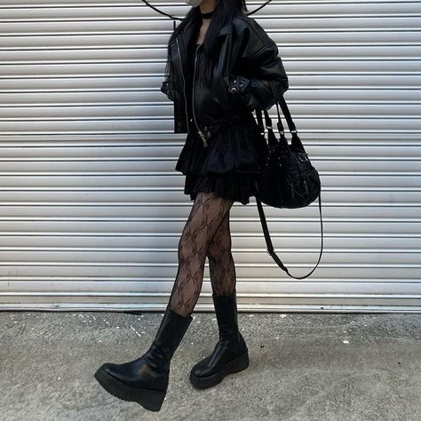 Korean Outfit Street Styles Black, Dark Korean Aesthetic Outfits, Dark Core Outfits, Lace Socks Outfit, Classy Goth Outfits, Valentine Clothes, Korean Things, Alt Outfits, Brunch Ideas