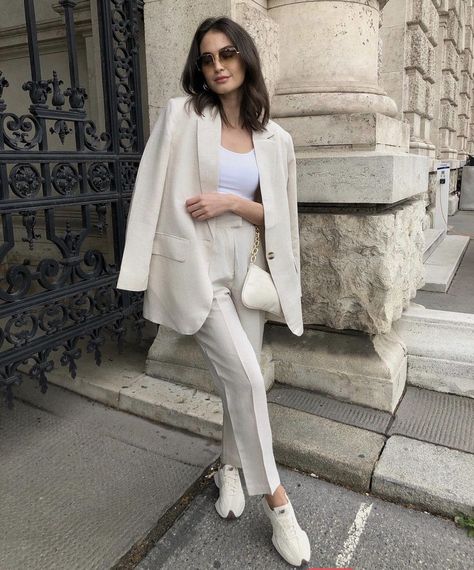 Smart Casual Work Outfit Women, Estilo Clean, Work Outfit Ideas, New Balance Outfit, Casual Work Outfits Women, Smart Casual Work Outfit, Work Outfits Women Summer, Professional Outfits Women, Chique Outfits