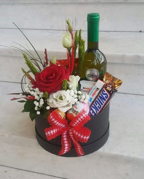 Wine Bouquet Gift, Dress For Women Classy, Valentine Dress Ideas, Flower Gift Basket, Valentine Day Dress, Wine Gift Box Ideas, Tiffany Valentine, Dress Video, Valentine Gift Baskets