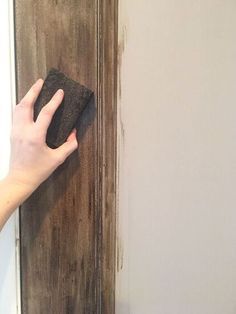 I wanted to give our two kitchen doors a makeover when we renovated our kitchen, and I really wanted them to look like old weathered wood. I couldn't afford new doors, so this paint technique was the next best thing! I have so many more tutorials over on my blog - I hope to see you there! Step 1 Be sure to tape off your door where you don’t want paint (i.e. the wall, the door frame, etc.) Also be sure to remove your door knobs. Step 2: Use your 3″ brush to paint on your ba… Door Frame Painting Ideas, Wood Look Paint, Valspar Chalk Paint, Cheap Diy Wall Art, Faux Wood Paint, Faux Wood Grain, Fake Wood, Perfect Pantry, Antiquing Glaze