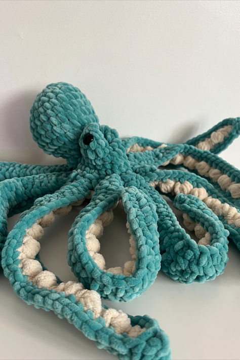 Crochet Plushies Octopus, Fluffy Yarn Crochet Ideas, Sea Creatures Crochet, Yarn Plushies, Crochet Sea Animals, Ocean Crochet, Realistic Crochet, Yarn Projects Crochet, Octopus Crochet