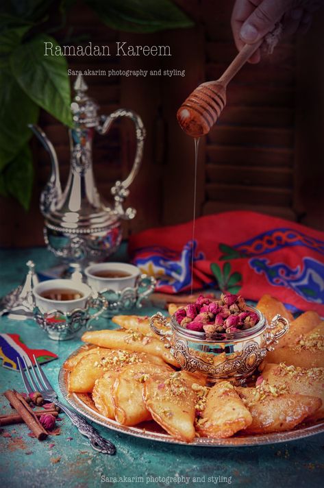 Ramadhan Photoshoot, Ramadan Style, Photoshoot Desert, Diy Weekly Planner, Ramadan Desserts, Arabic Desserts, Ramadhan Mubarak, Ramadan 2024, Arabic Sweets