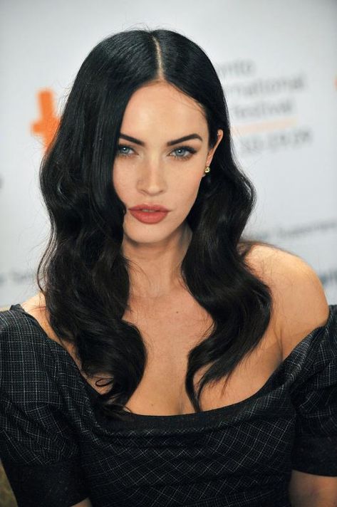 No 'Transformers 3' for Megan Fox - UPI.com Megan Fox Hair Color, Black Hair Celebrities, Actresses With Black Hair, Megan Fox Hair, Black Hair Aesthetic, Megan Denise Fox, Hair Icon, Auburn Hair, Megan Fox