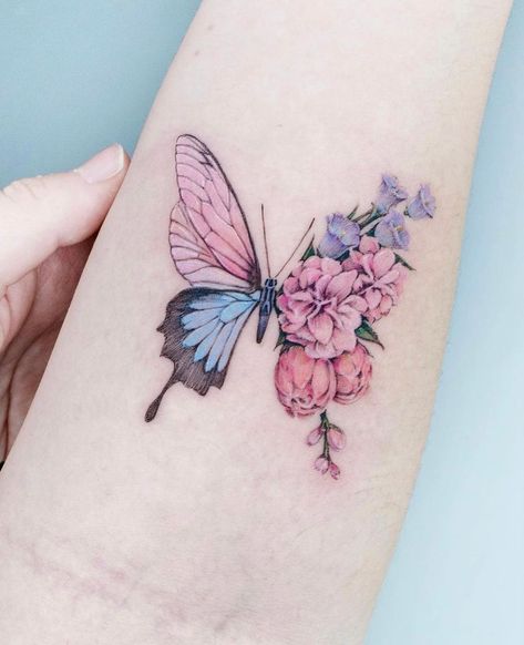 80 Best butterfly tattoos from Instagram portfolios of tattoo masters Realistic Butterfly Tattoo, Black Butterfly Tattoo, Half Butterfly, Tattoo Artists Near Me, Butterfly Tattoo Meaning, Butterfly Tattoos For Women, Tatuaje A Color, Incredible Tattoos, Butterfly Tattoo Designs