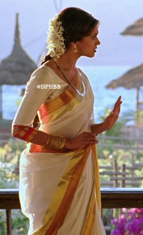 Iconic Bollywood Saree Looks, Bollywood Theme Saree Outfit, Bollywood Fashion Theme, Bollywood Character Outfits, Bollywood Theme Outfit, Iconic Bollywood Looks, Deepika Padukone Movie Looks, Iconic Bollywood Characters, Iconic Bollywood Outfits