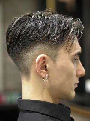 A regular haircut, in Western fashion, is a men's and boys' hairstyle that has hair long enough to comb on top, a defined or deconstructed side part, and a short, semi-short, medium, long, or extra long back and sides. #hairstyle #hair #haircut #haircolor #hairstyles #hairstylist #beauty #fashion #makeup #style #barbershop #barber #hairdresser #balayage #love #hairgoals #longhair #instagood #blondehair #blonde #fade #photography #haircare#beautiful #cr7 #Cristiano #ronaldo Short Middle Part Hairstyles, Male Haircut Fade, Male Short Haircut, Men’s Undercut, Epic Hairstyles, Curtain Hair, Middle Part Haircut, Mens Haircuts Straight Hair, Asian Man Haircut