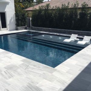 Luxury Pool Designs Outdoor, Modern Pool Remodel, Small Luxury Pool, Modern Backyard Pool Ideas, Modern Pools With Spa, Modern Pool And Spa Design, Negative Edge Pool Ideas, Timeless Pool Design, Small Modern Pool Design