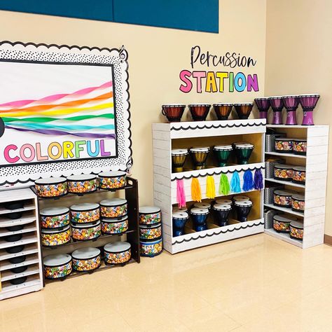 Elementary School Music Room Design, Primary School Music Room Design, Elementary Music Classroom Decor Themes, Music Room Ideas School, Music Classroom Setup, Music Classroom Door Ideas, Elementary Music Teacher Aesthetic, Elementary Music Room Decor, Music Classroom Design