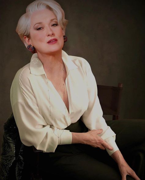 Meryl Streep Only Murders, Meryl Streep Devil Wears Prada, Merle Streep, Meryl Steep, Mama Photo, Professional Headshots Women, Miranda Priestly, Headshots Women, Devil Wears Prada