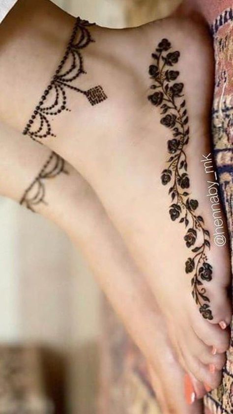 Legs Mehndi Design Legs Mehndi Design Simple, Modern Henna Designs Leg, Ankle Mehndi Designs, Legs Mehndi Design Simple, Henna Leg Designs, Feet Henna Designs Simple, Mehndi Designs Simple Front Hand, Henna Foot Designs, Full Back Hand Mehndi Designs