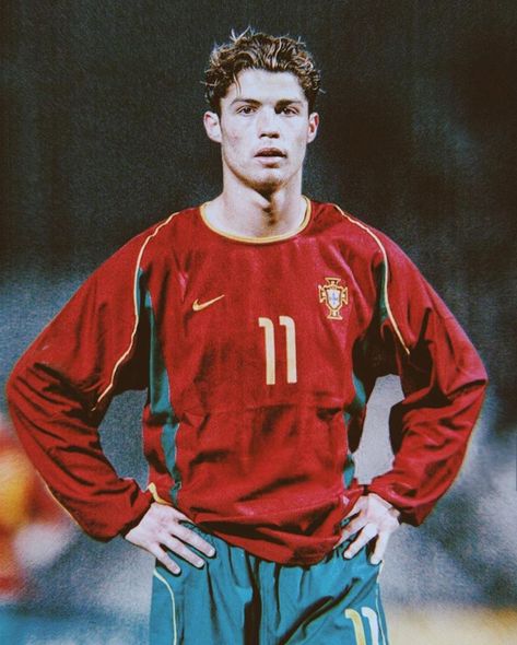 Old School Cr7 Old Photos, Cr7 Old Pic, Football Old School Pics, Old Football Wallpaper, Cristiano Ronaldo Old School, Ronaldo Old Photos, Ronaldo Old Pic, Messi Old Pics, Messi Old School