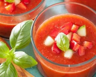 Gaspacho tomate, poivron et concombre spécial calories négatives : http://www.fourchette-et-bikini.fr/recettes/recettes-minceur/gaspacho-tomate-poivron-et-concombre-special-calories-negatives.html Gazpacho Recipe, Bengali Food, Photo Food, Gazpacho, Tomato Soup, Finger Food, Eating Habits, Seafood Recipes, Food Inspiration