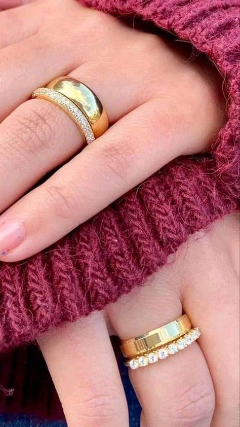 خواتم خطوبة, Cute Promise Rings, Muslim Wedding Photography, Couple Ring Design, Wedding Rings Art, Wedding Portrait Poses, Ring Jewellery Design, Engagement Rings Couple, Modern Gold Jewelry