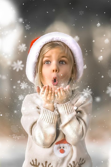 Children Christmas Photoshoot, Childrens Christmas Photo Shoot Ideas, Outdoor Kids Christmas Pictures, Christmas Kid Photoshoot, Christmas Photo Toddler, Holiday Portrait Ideas, Christmas Photoshoot Ideas For Kids, Christmas Pictures Toddler, Easy Christmas Photoshoot Ideas