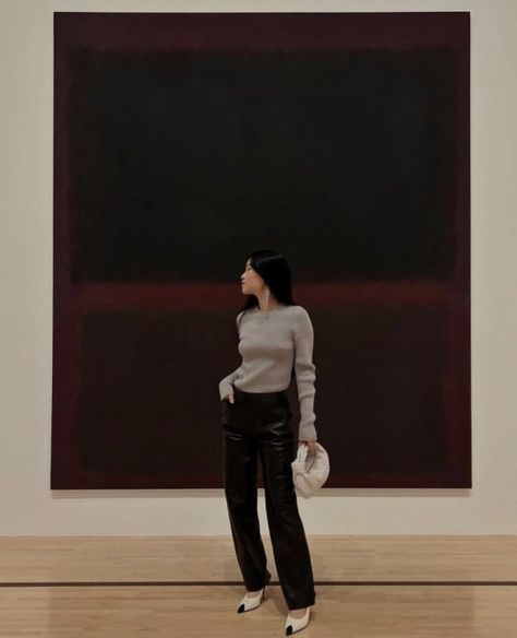 art museum aesthetic, outfit ideas, museum date outfits, museum dates, museum outfit, art museum outfit, outfits, date outfit ideas Art Museum Date, Museum Outfits, Art Museum Outfit, Black Blazer With Jeans, Museum Outfit, Museum Date, Grunge Fits, Black Leather Shorts, Estilo Indie