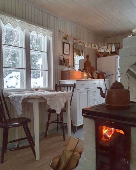 Cottagecore Home, Casa Vintage, Cottage Kitchens, Cozy Kitchen, Cottage Living, Cozy Cottage, Pretty House, Dream House Decor, Little Houses