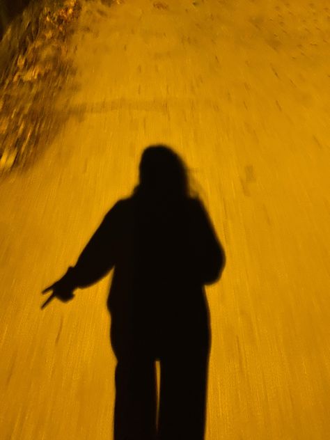 Shadow Night Walk, Night Shadow Pic, Late Night Instagram Story, Night Shadow Aesthetic, Shadow Pictures Night, Night Walk Aesthetic, Picture Inspo Instagram, Night Walking Aesthetic, Night Duty