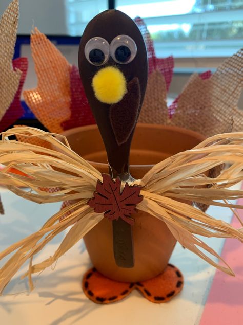 Turkey Flower Pot Craft, Turkey Terra Cotta Pot Crafts, Flower Pot Turkey, Clay Pot Turkey, Turkey Centerpieces, Thanksgiving Candy Crafts, Clay Turkey, Burlap Leaves, Thanksgiving Food Crafts