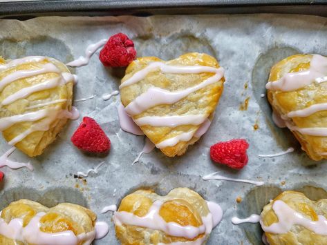 Raspberry Jam Puff Pastry Hearts, Raspberry Nutella Puff Pastry Heart, Strawberry Jam Puff Pastry, Puff Pastry Valentines Day, Puff Pastry Hearts Recipe, Raspberry Puff Pastry, Puff Pastry Hearts, Pastry Hearts, Valentines Day Breakfast