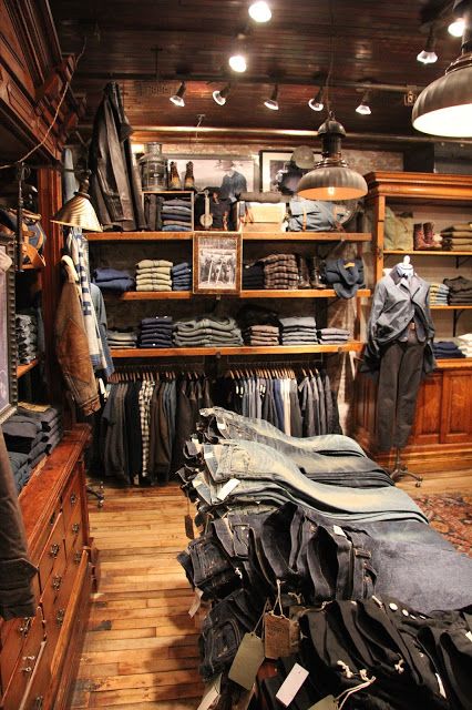 Rrl Store, Vintage Clothing Display, Vintage Store Ideas, Denim Display, Fashion Store Design, Clothing Store Displays, Clothing Store Interior, Clothing Store Design, Double Rl