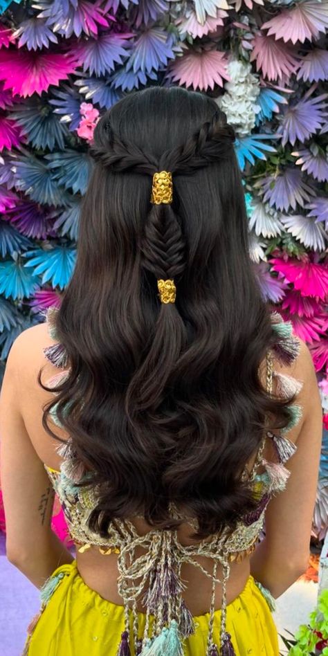 Dandiya Night Hairstyles, Hairstyle For Women Wedding, Choli Hairstyle, Mehandi Hairstyles, Hair With Lehenga, Haldi Hairstyle, Navratri Hairstyles, Frizzy Hair Fix, Hair Fall Vitamins