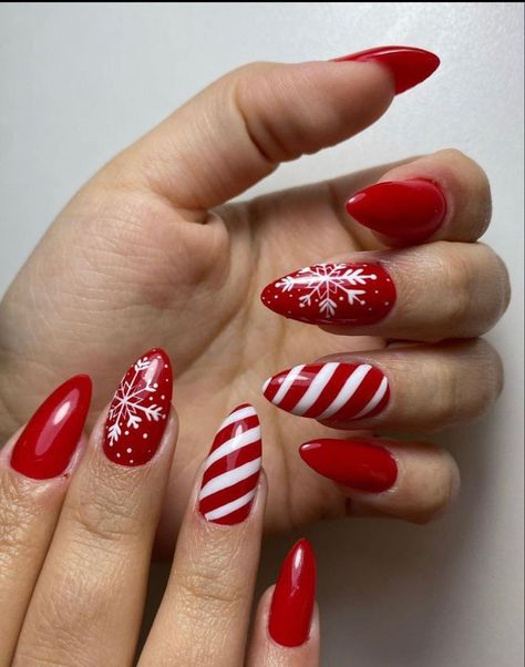 Almond Candy Cane Nails, Crismas Nails 2022, Nails Cristhmas 2022, Nails Christmas 2022, Xmas Red Nails, Holiday Nails 2022, 2022 Nails, White Coffin Nails, New Years Nail Designs