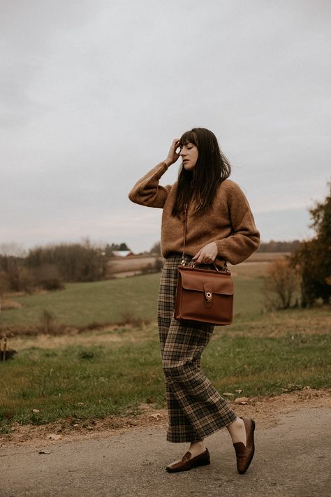 How to pull off a "Grandpa Chic" Style Outfit - Jeans and a Teacup Grandpa Chic Outfit, Grandpa Cardigan Outfit, Grandpa Core Outfits, Grandpa Outfit, Grandpa Chic, Chic Style Outfits, Teacher Wardrobe, Grandpa Style, Grandma Fashion