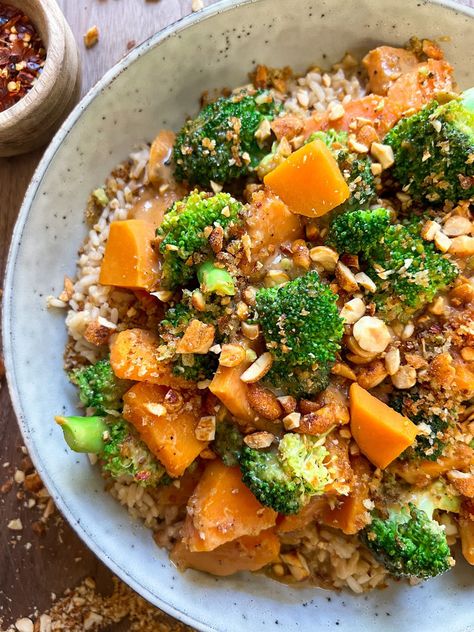 Sweet Potato Stir Fry Healthy, Broccoli Sweet Potato, Broccoli And Sweet Potato Recipes, Sweet Potato Stir Fry Recipes, Peanut Sauce Stir Fry, Sweet Potato Stir Fry, Sprouting Sweet Potatoes, Vegan Stir Fry, Yams Recipe