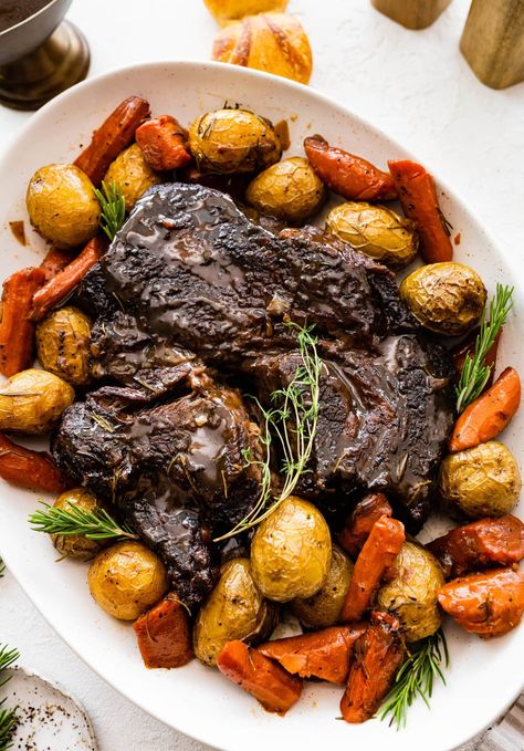 How to Cook the Perfect Pot Roast Recipe in the Oven - CucinaByElena Dutch Oven Pot Roast, Pot Roast Seasoning, Oven Pot Roast, Leftover Pot Roast, Perfect Pot Roast, Easy Pot Roast, Chuck Roast Recipes, Classic Pot Roast, Best Pot Roast