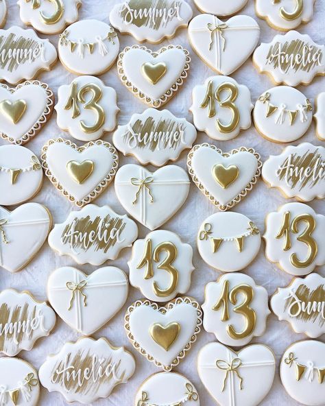 White Gold Party Theme, White And Gold Sweet 16 Decorations, Golden Cookies Decorated, White And Gold Birthday Cookies, Gold Cookies Decorated, White And Gold Cookies, Gold And White Graduation Party, White And Gold Graduation Party Ideas, White And Gold Desserts