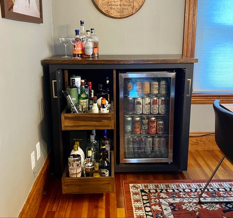 Office Mini Bar Ideas, Small Drink Bar Ideas, Diy Bar Cart With Mini Fridge, Small Bars With Wine Fridge, Very Small Bar Ideas, Drink Fridge In Living Room, Liquor Area Ideas, Tiny Basement Bar Ideas, Wine Fridge Bar Cart