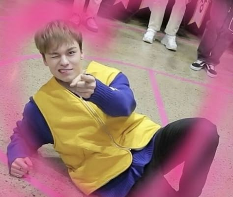 Seventeen Random Pics, Seventeen Reaction Pics, Seventeen Meme, Choi Hansol, Vernon Seventeen, Seventeen Memes, Seventeen Going Seventeen, E Dawn, Funny Kpop Memes