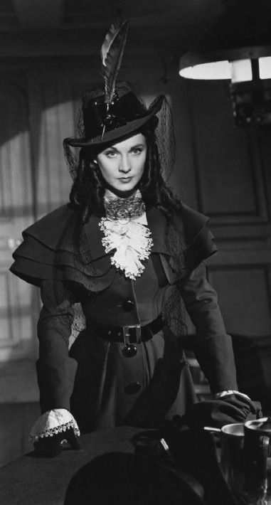 Costume Designer René Hubert: The Frock Flicks Guide | Frock Flicks Funny Women Costumes, Vivienne Leigh, Oud Hollywood, Pretty Woman Costume, Costumes For Work, Lady Hamilton, A Streetcar Named Desire, Hollywood Costume, Historical Movies