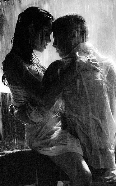 45 Kisses in the Rain to Still Your Beating Heart ... Ty A Ja, Couple In Rain, Image Couple, Kissing In The Rain, Fifty Shades Darker, Beating Heart, Foto Art, Christian Grey, Photo Couple