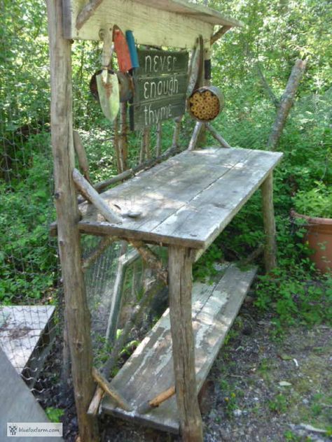 Rustic Potting Benches, Greenhouse Room, Rustic Greenhouses, Potting Bench Ideas, Outdoor Potting Bench, Cheap Greenhouse, Potting Benches, Best Greenhouse, Outdoor Greenhouse