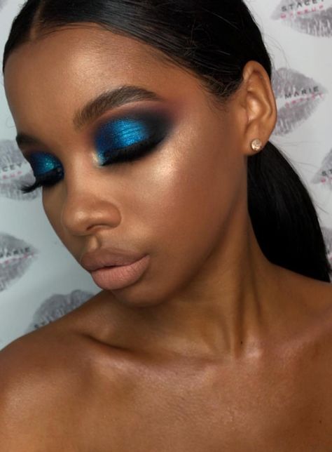 Woc makeup I so, makeup ideas for women with darker skin tones. Blue eye shadow look Mermaid Eye Makeup, Mermaid Eyes, Woc Makeup, Blue Eyeshadow Looks, Blue Smokey Eye, Birthday Makeup, Black Makeup, Blue Eyeshadow, Eye Makeup Tips