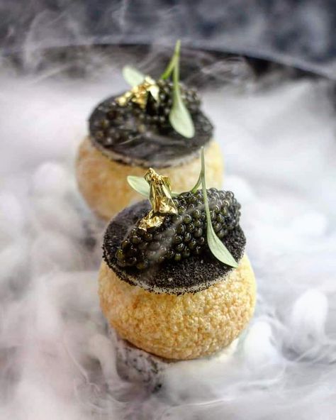 The Best Chef on Instagram: “#repost @gregoire.ossiano from #Ossiano restaurant  #Dubai 🐡 [ Oyster & Kristal Caviar Pani Puri ]#Chef Editor #thebestchefawards” Canapes Catering, Caviar Appetizers, Canapes Recipes, Food Plating Techniques, Elegant Food, Pani Puri, Gourmet Cooking, Coffee Tasting, Best Chef