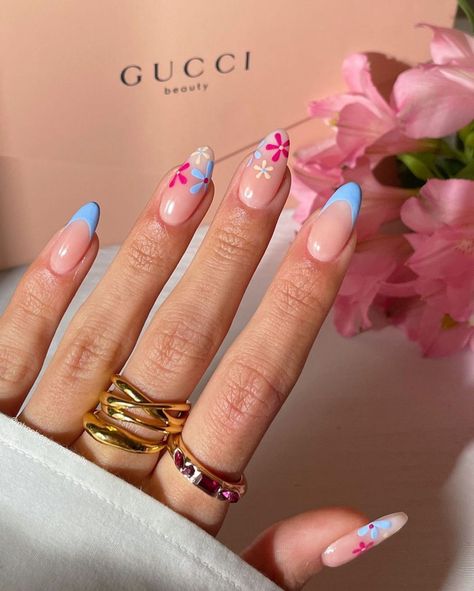 "May Nail Trends: Explore the Latest Nail Art Ideas! 💅 #nailtrends #nailpolish" Nail Art Summer 2024 Trends, Nail Inspo Trendy 2024 Spring Almond, Summer Nail Inspo 2024 Simple, Fun Summer Nails Almond, Living Room With Lights, Nail Inspo Summer 2024, Spring Nails2023, Room With Lights, Nails Looks