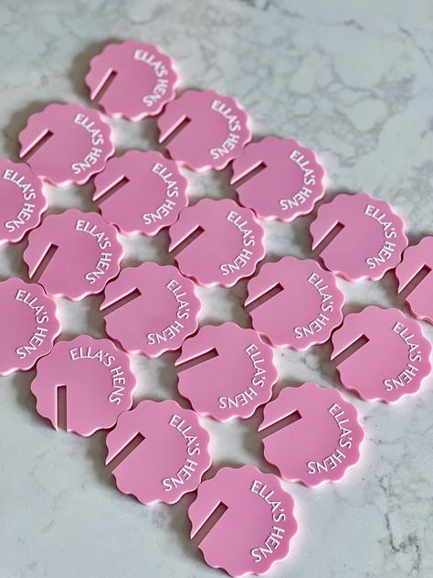 Drink Tags Wedding, Drink Name Tags Wedding, Drink Charms Wedding, Acrylic Drink Tags, Name Drink Stirrers, Personalised Drink Stirrers, Drink Tags, Wedding Trends, Tags