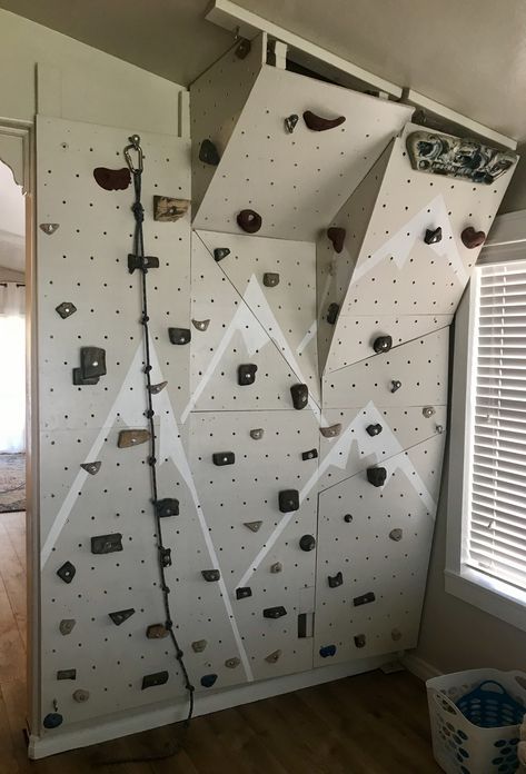 DIY Home rock climbing wall Indoor Bouldering Wall, At Home Climbing Wall, Rock Climbing Bedroom, Home Rock Climbing Wall, Diy Rock Climbing Wall, Diy Climbing Wall, Climbing Wall Kids, Home Climbing Wall, Indoor Climbing Wall