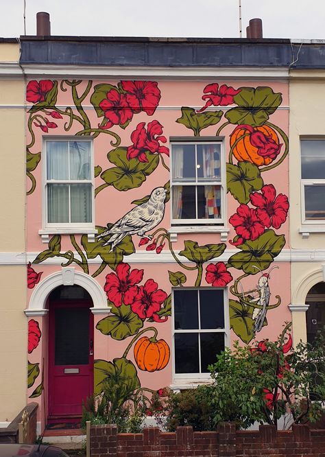 Top Murals from the Cheltenham Paint Festival 2020 • Inspiring City Outdoor Mural Ideas, Summer Mural, Backyard Mural, House Mural, Cheltenham England, Exterior Murals, Uk Street, Garden Mural, Flower Mural