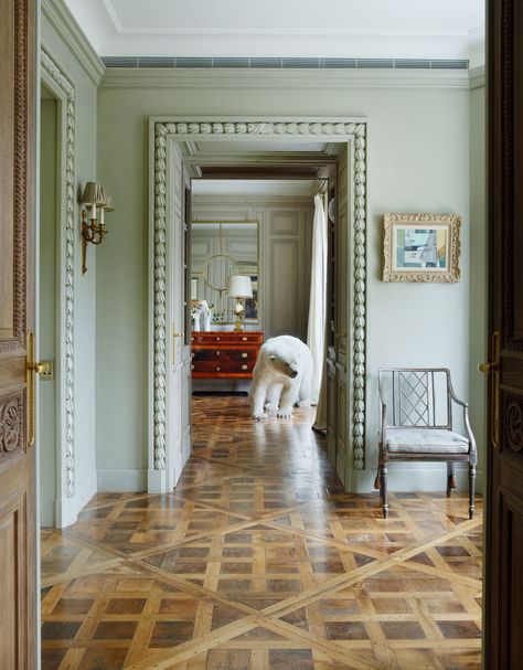 That wall color. Those floors! Paolo Moschino, London Townhouse, Design Del Prodotto, Entry Foyer, French House, Beautiful Interiors, Autumn Inspiration, Home Fashion, Architecture Details