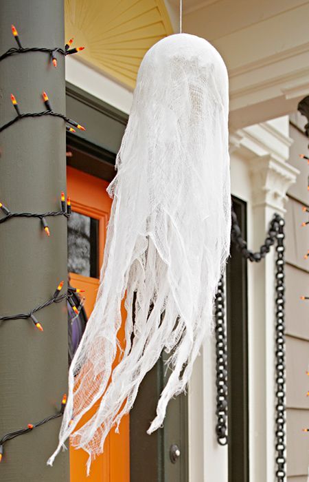 DIY Hanging Halloween Ghost Diy Ghost, Ghost Diy, Hanging Ghosts, Ghost Decoration, Easy Diy Halloween, Halloween 2023, Front Porch Decorating, Colourful Balloons, Diy Hanging