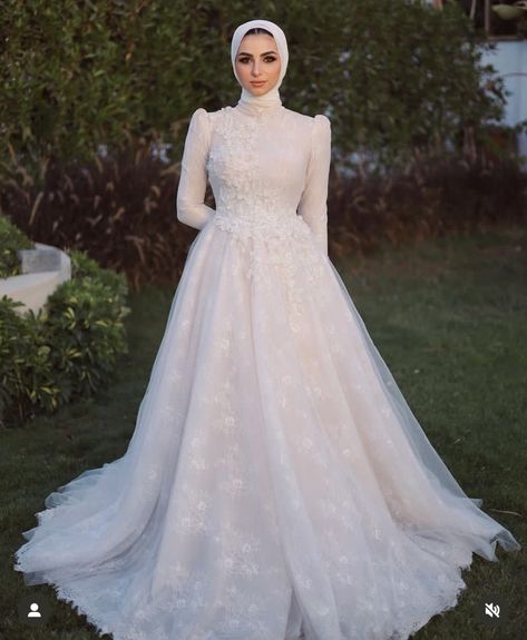 Hijabi Engagement Dress, Engagement Dress Hijab, Hijabi Wedding Dress, Soiree Outfits, Hijabi Wedding, Islamic Fashion Dresses, Linen Style Fashion, Muslimah Wedding Dress, Muslimah Wedding