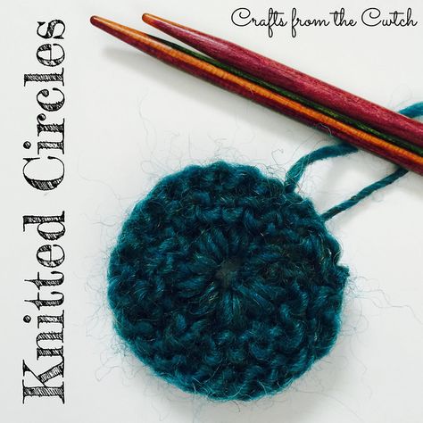 Free Knitting Patterns Uk, Knitted Circle, Knitted Flower Pattern, Knitting Tips, Sock Crafts, Knitted Flowers, Knitting Tutorial, Knitting Techniques, Knitting Accessories