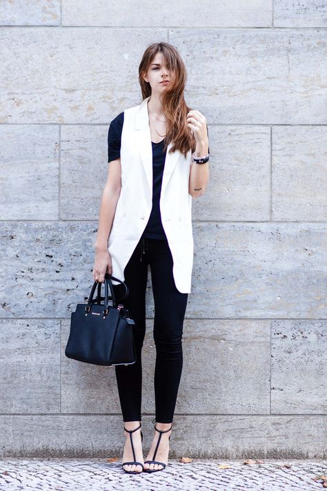 No Sleeves Blazer Outfit, No Sleeve Blazer Outfit, White Sleeveless Blazer Outfit, Blazer Without Sleeves, Sleeveless Blazer Outfit, Blazer Outfits Women, Vest Street Style, White Blazer Outfits, Outfit Blazer