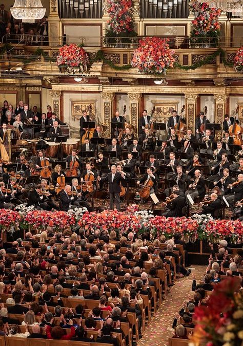 Vienna Philharmonic -New Year's Eve Concert under Maestro Zubin Mehta in the Golden Hall Conducting the audience at the "Radetzkymarsch".  Photo: Jun Keller New Year Music, New Year Concert, Winter Hygge, Golden Hall, Vienna Philharmonic, Vienna State Opera, Grand Piano, Opera Singers, Types Of Music