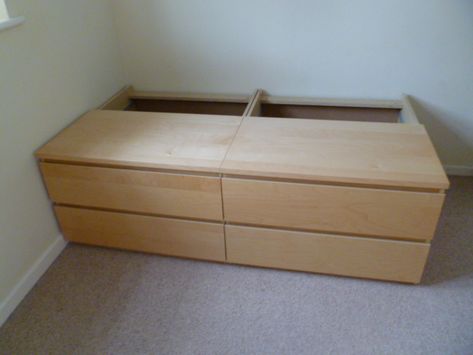 Bett aus Malm Kommoden Malm Dresser Bed Hack, Diy Single Bed, Diy Single Bed With Storage, Ikea Twin Bed Hack, Malm Bed Hack, Ikea Storage Units, Hack Ikea, Ikea Bed Hack, Malm Bed