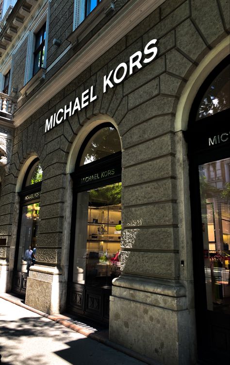 Luxury Brand Ambassador Aesthetic, Fashion Buyer Aesthetic, New York Shopping Aesthetic, Michael Kors Aesthetic, Brand Ambassador Aesthetic, Aesthetic Budapest, Aesthetic Brands, Michael Kors Store, New York Shopping