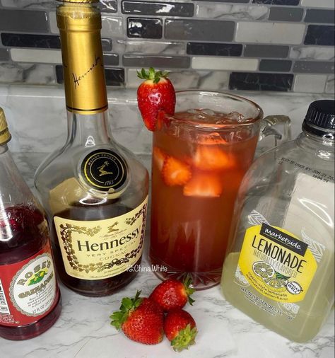 Hennessy Drinks, Wine Mixed Drinks, Summer Drinks Alcohol Recipes, Fruity Alcohol Drinks, Bartender Drinks Recipes, Fun Drinks Alcohol, Bartender Drinks, Alcholic Drinks, Liquor Recipes